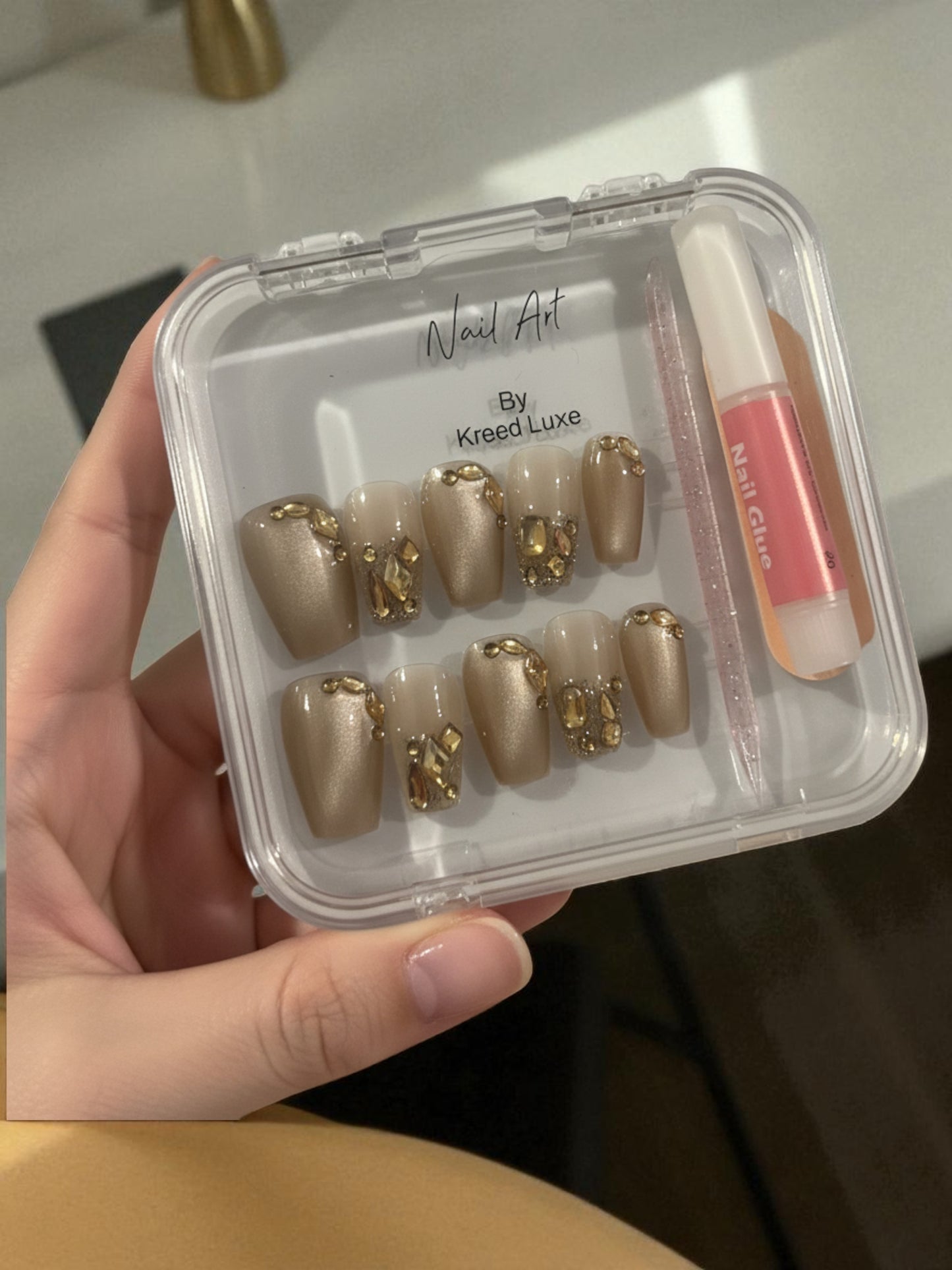 Soft Crystal Brown Round Press-On Nails – Elegant Nude-Brown Glossy Nail Set